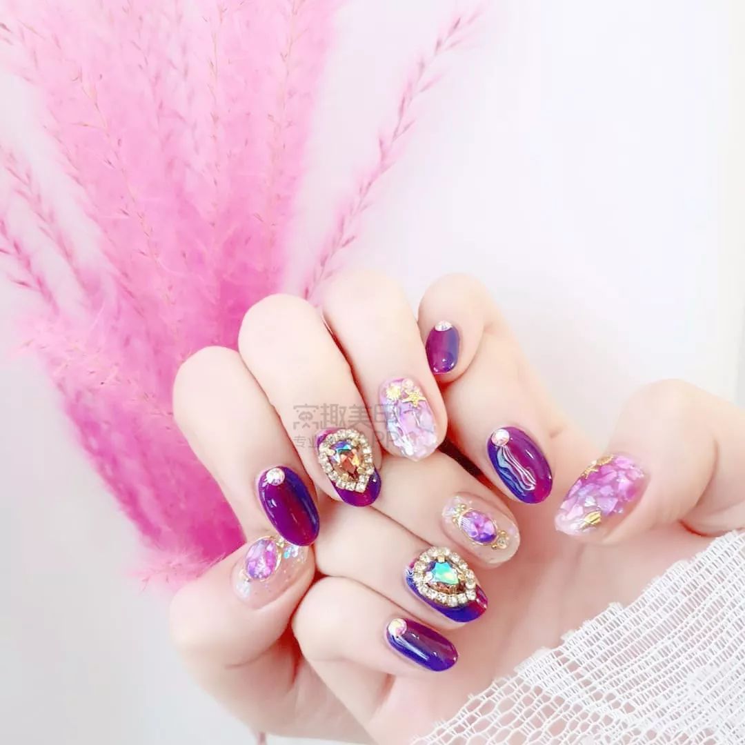 夏天怎么少得了带钻的美甲超女神好嘛