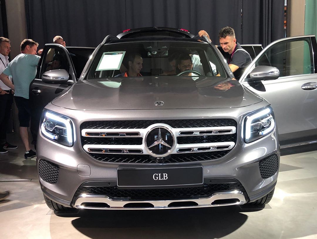 硬朗的设计风格 全新奔驰glb级海外实车