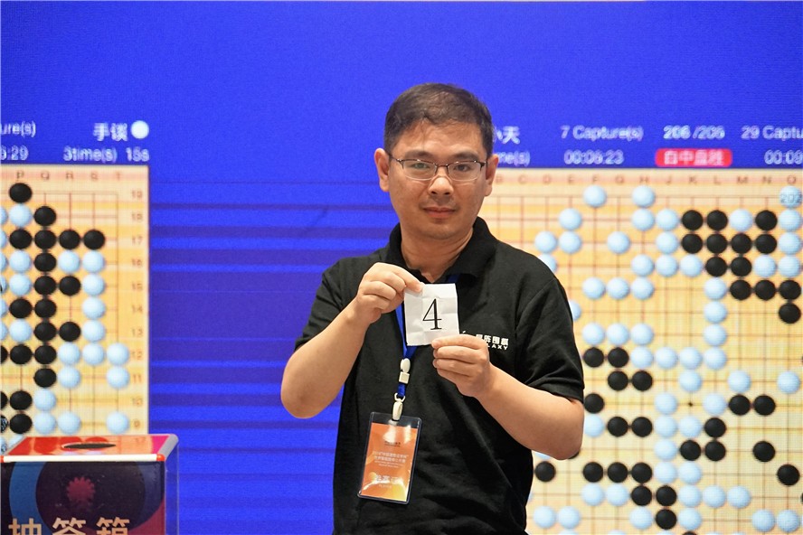 冬代表弈小天抽签抽签仪式前马天放与弈小天对弈弈小天(中国) vs 围棋