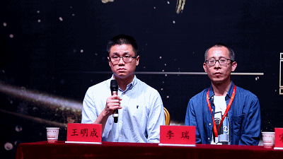 王名成老师,通过几则寓言故事向同学们传达人生哲理:经历过磨难才能