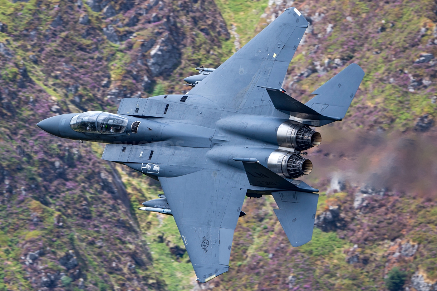 百看不厌的f15e战斗轰炸机音速峡谷高速飞行现代空军必练科目