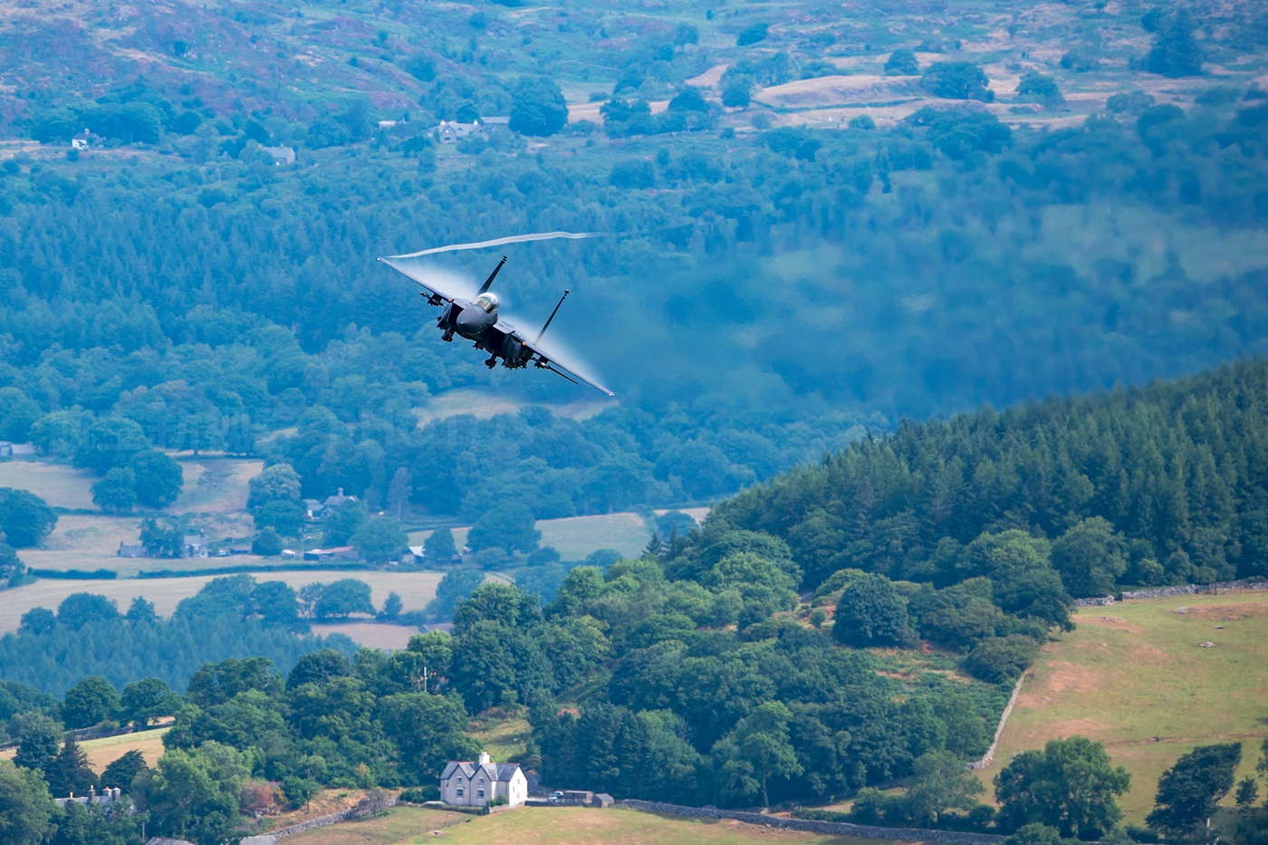 百看不厌的f15e战斗轰炸机音速峡谷高速飞行现代空军必练科目