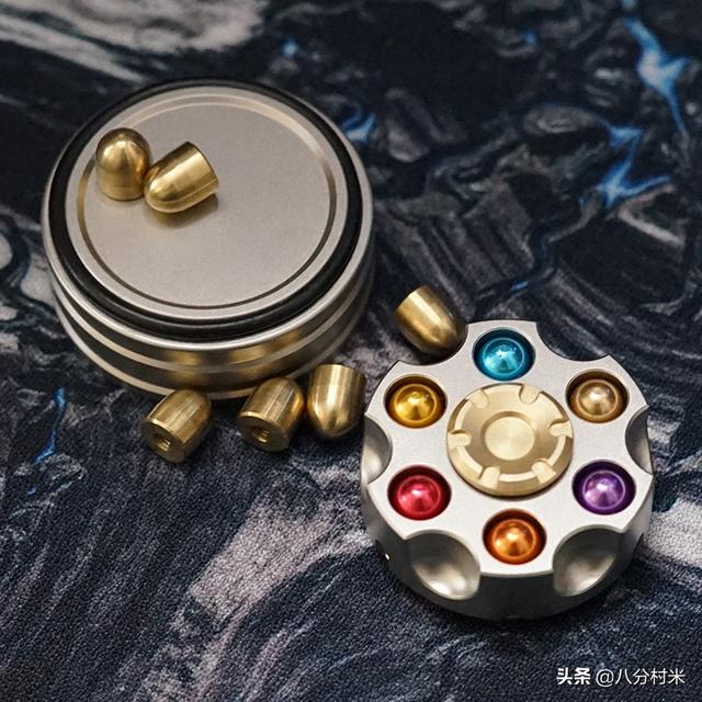 专属男人的edc玩具:左轮指尖陀螺