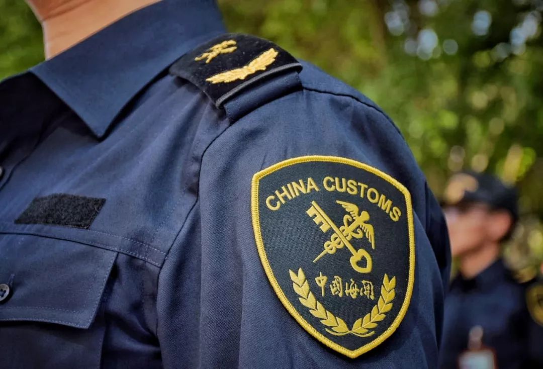 查验服√白制服√培训教材√整洁宿舍装备配置完毕海关队伍可是准