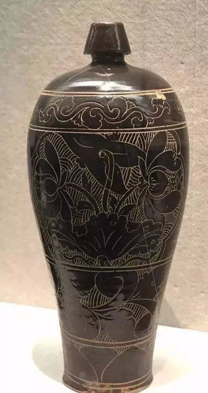 北宋 新安窑白釉珍珠地划花缠枝花卉纹瓶 ,1984年河南省三门峡市区宋