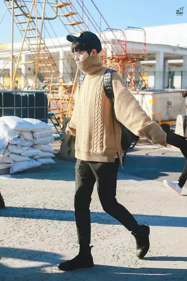 肖战,王一博的私服穿搭,竟比《陈情令》中的演技更让人上头!_卫衣