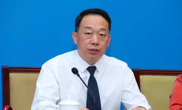 公安部治安管理局副局长张佐良介绍公安机关依法处置"校闹"情况张佐良