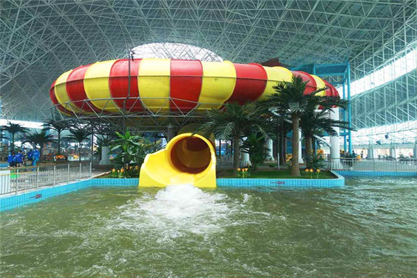 超级巨兽碗方舟温泉水世界位于甘肃省张掖市民乐生态工业园区内,占地