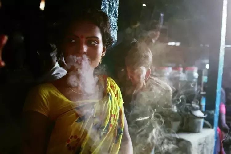 走进孟加拉雏妓药物催熟10岁少女9块钱一次