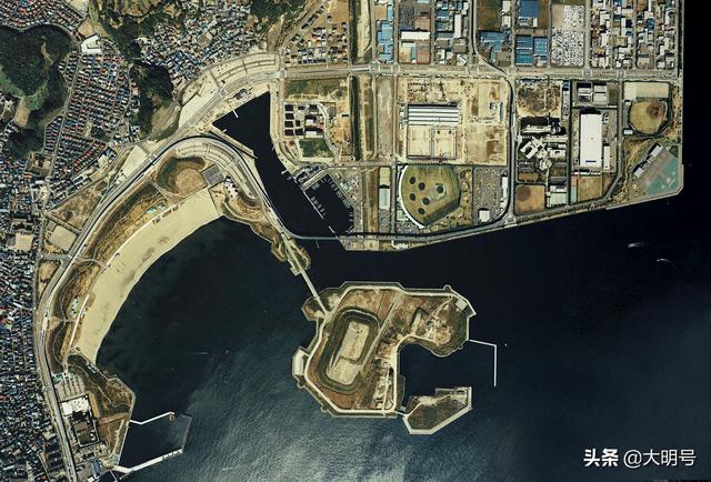 图说日本东京湾的填海造陆数十年间新增25亿平方米土地