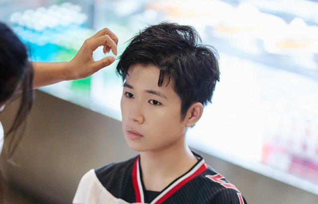 hero久竞在比心开展青训陪玩大神挑战队员久诚压力很大