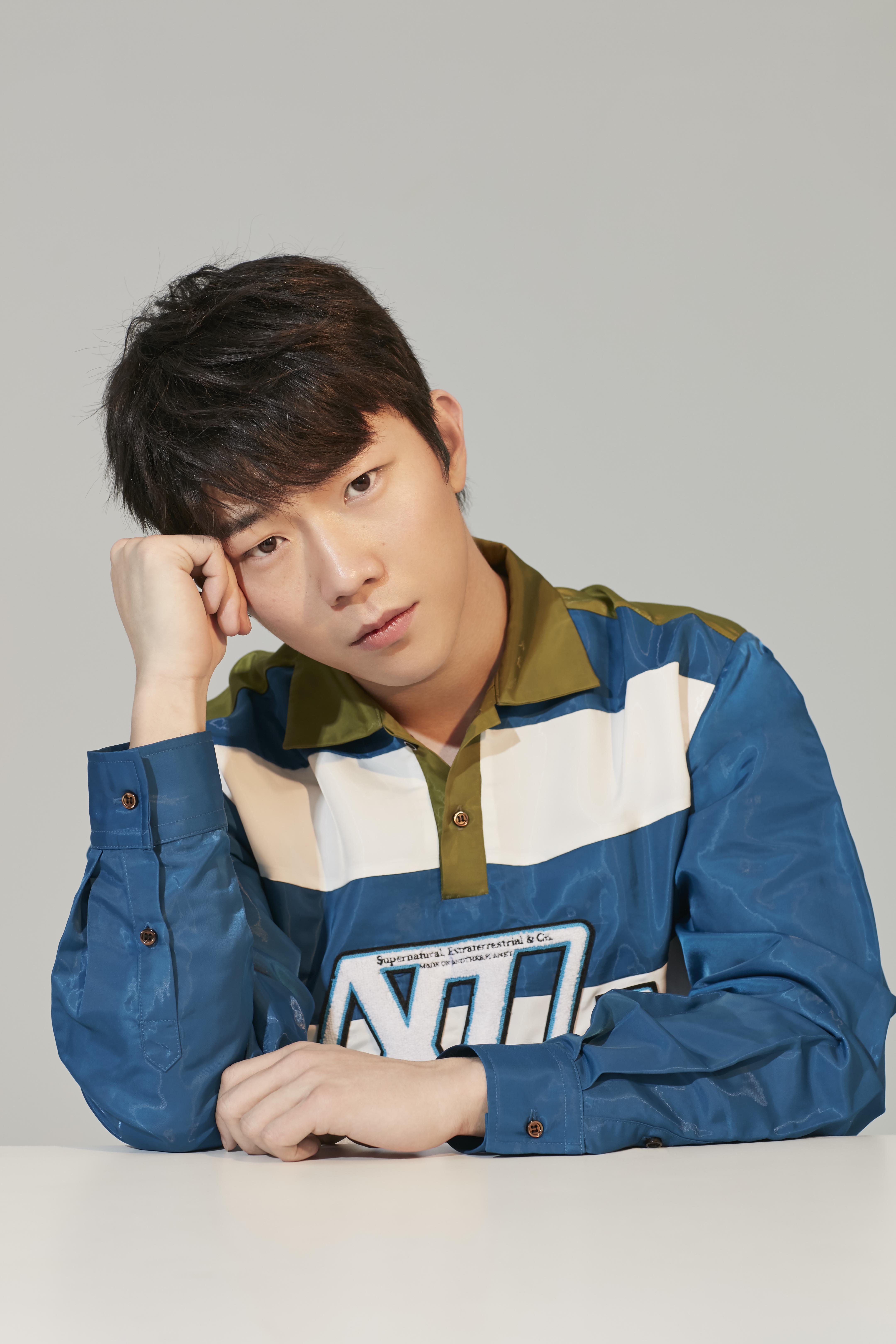 张亦驰曝光早秋写真温暖与活力尽显