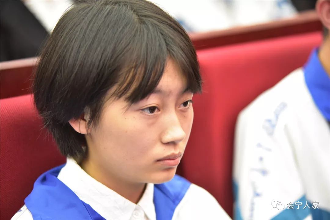 慈善会百万济寒门学子,企业家善行天下助单亲!_会宁县