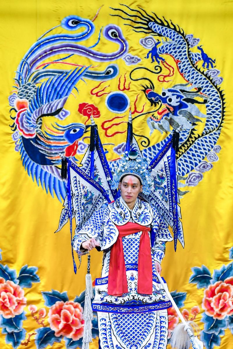 林书豪已抵达北京京剧戏服扮赵云英姿煞爽毛笔字有模有样