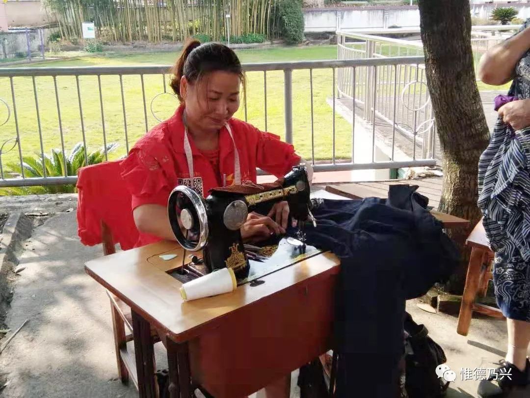 创卫先锋徐彩云自家生意无暇顾及02义务投身创卫工作