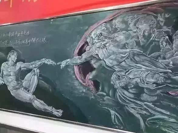 美到犯规00后画出逆天黑板报