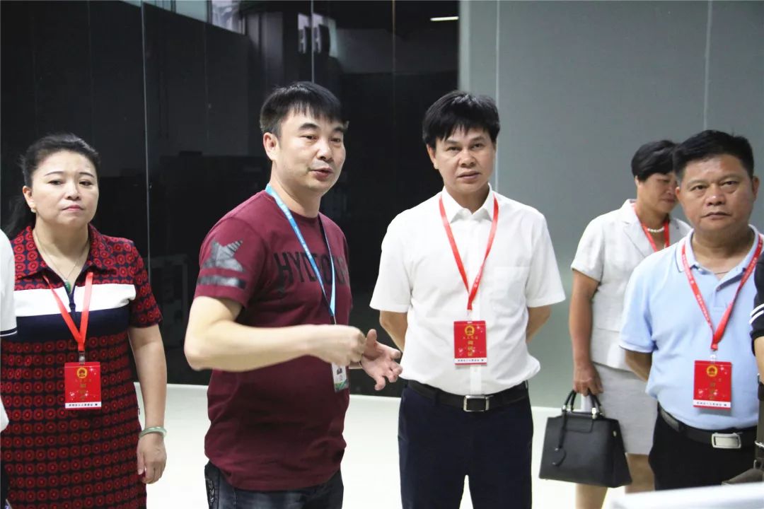 随后在会议室,履图商品总经理杨鑫杰着重介绍我司