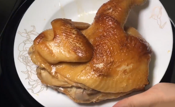 鸡肉新做法皮脆肉嫩十几块钱就能做出一盘硬菜来