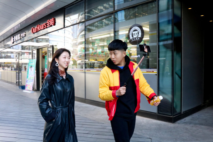 户外主播怀念转战虎牙据说在上海有6000万的别墅