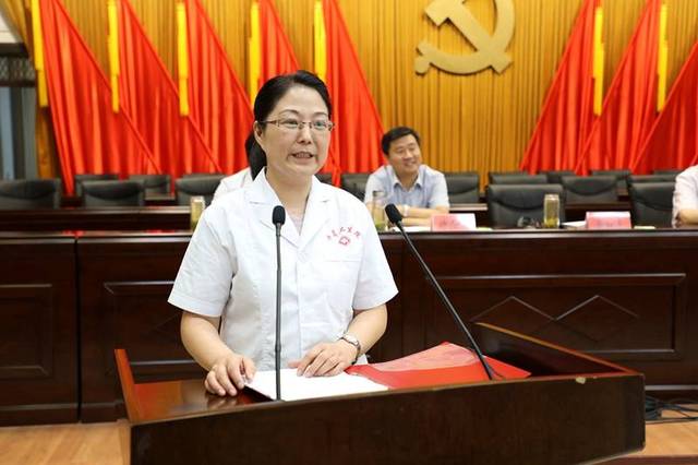 宣传部部长沈伟宣读县政府表彰决定出席领导会议现场潢川县隆重召开