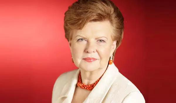 回到拉脱维亚8个月后,瓦伊拉就成为了该国历史上首位女总统.