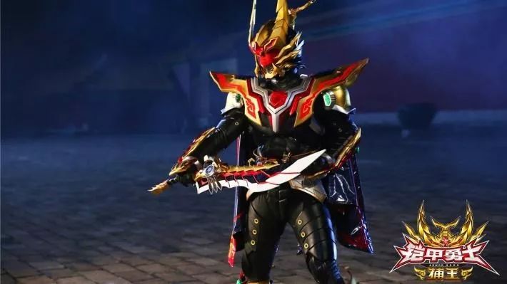 神威火麒刀是捕王铠甲专用的武器,削铁如泥,最强武器.