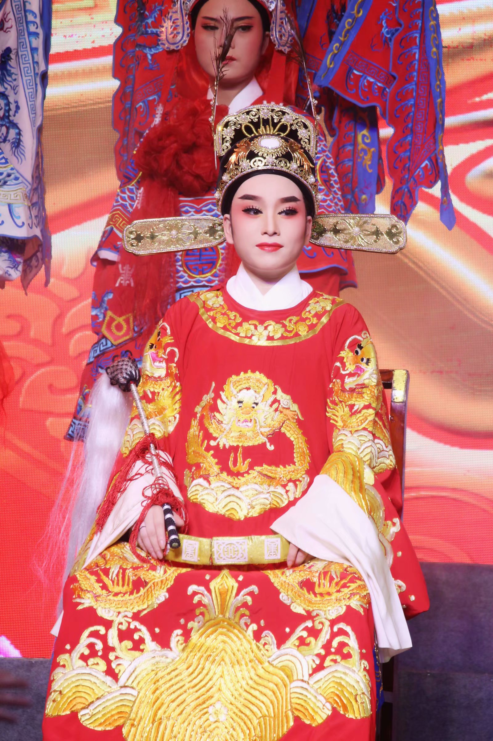 锣鼓敲响,宁波弘艺越剧团第五年度的演出在喜庆的庆寿中正式拉开帷幕.