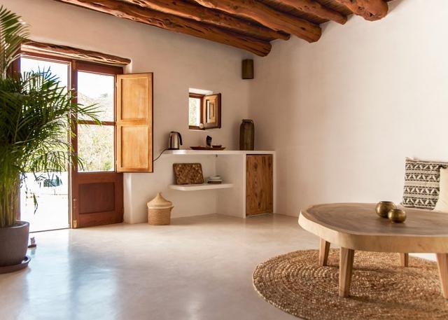 伊维萨岛的五家酒店将农舍生活与现代设计相结合