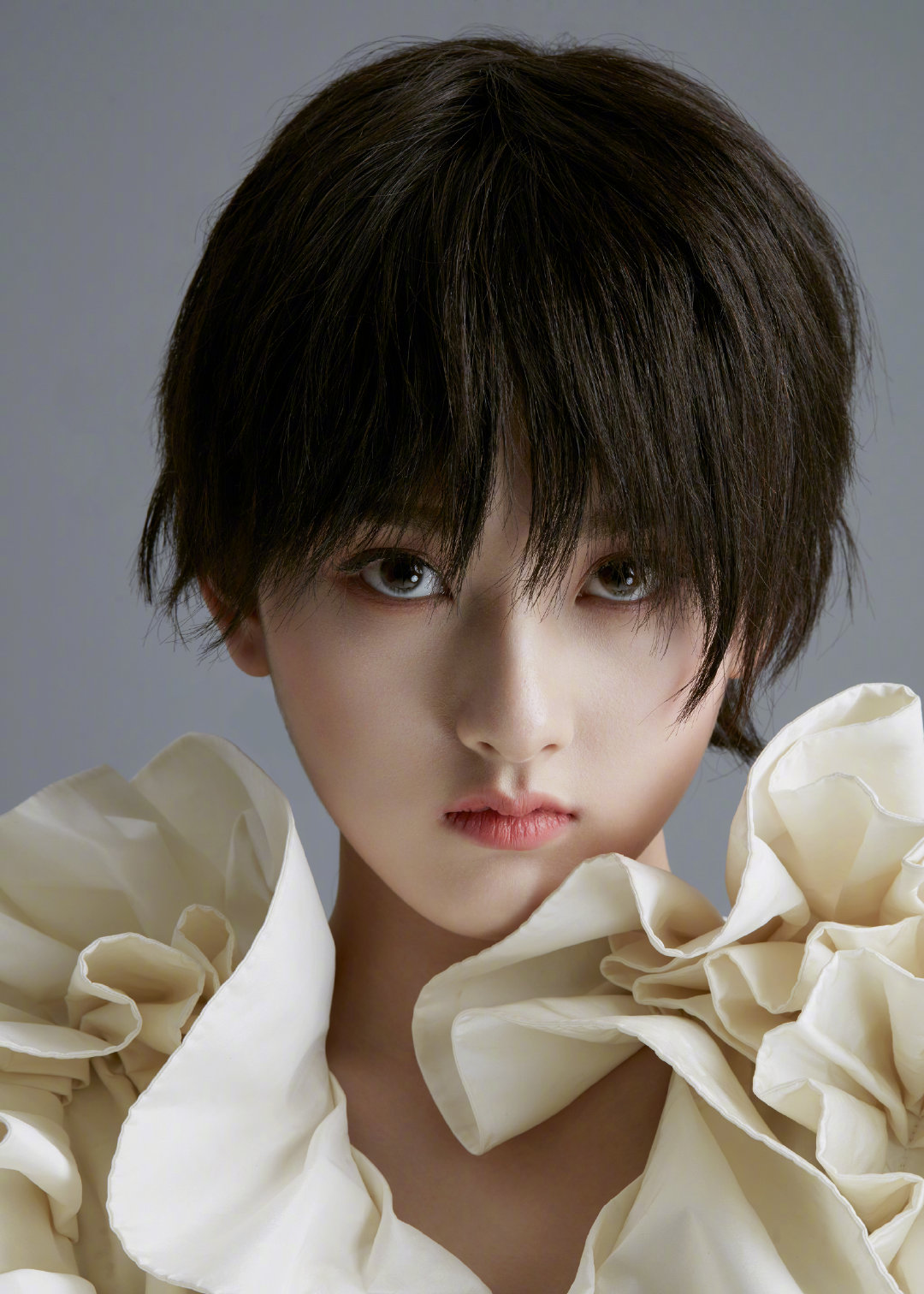 宋祖儿一头齐耳短发新造型,俏皮可爱满满的少女感