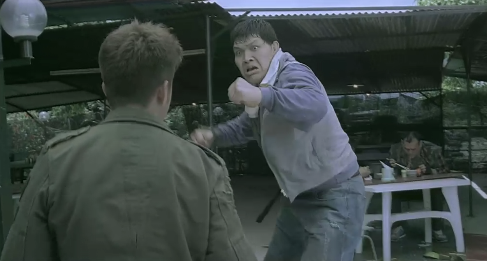 那年吴京34岁,花了300万拍这片,为了省特效钱让导演开车撞自己_阿布