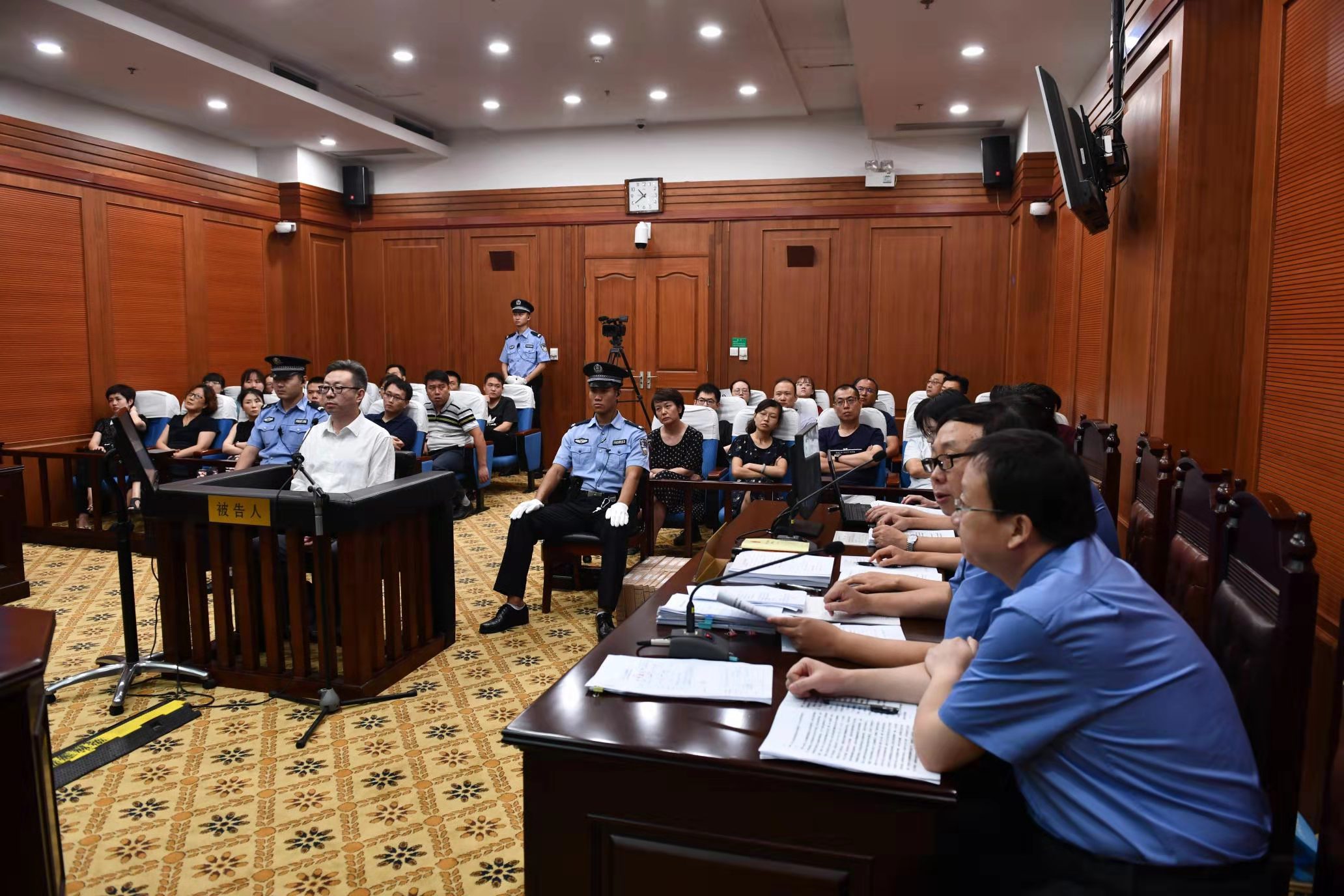 中共榆林市委原书记胡志强受贿一案 公开开庭审理