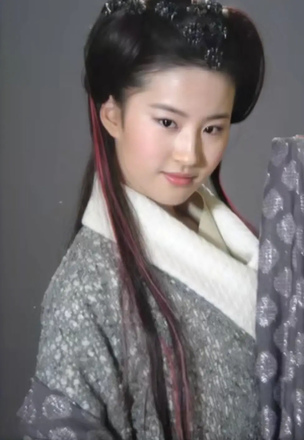 原来胡歌,刘亦菲版仙剑一最初的定妆照是这样的,你见过吗?_赵灵儿