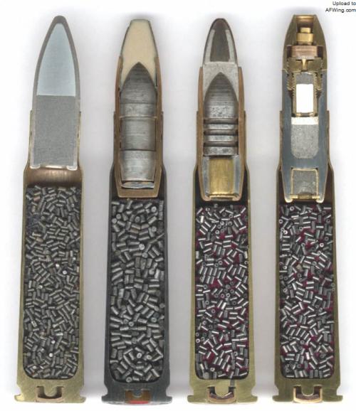 复仇者机炮口径只有30毫米,却能打爆t72坦克装甲,炮弹是关键!