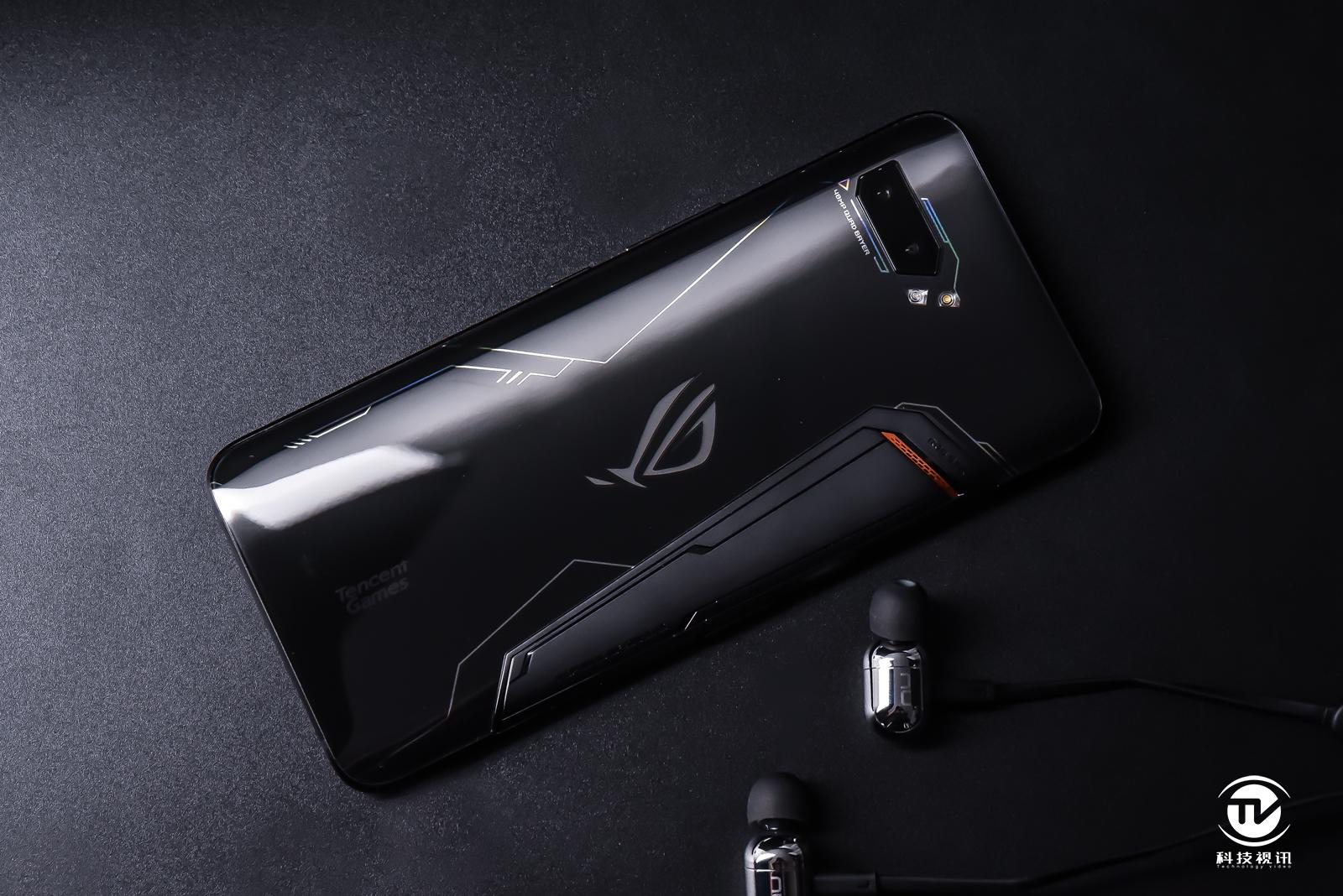 电竞酷炫机甲风十足 rog游戏手机2真机外观图赏