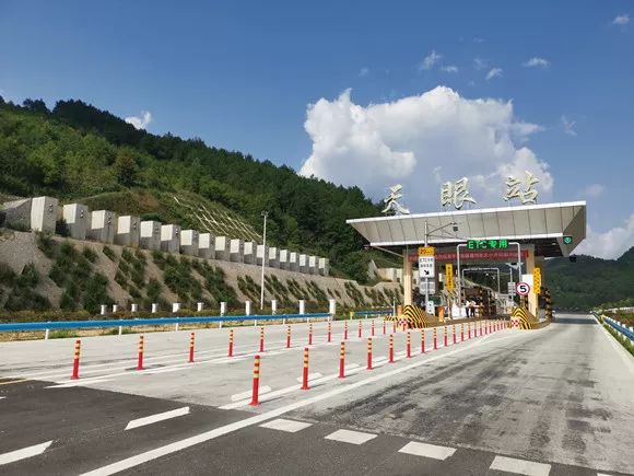 贵州这条新高速正式通车,它还有两座世界级大桥