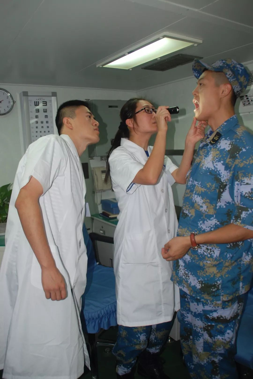 点赞军医除了精湛的医术他们还有