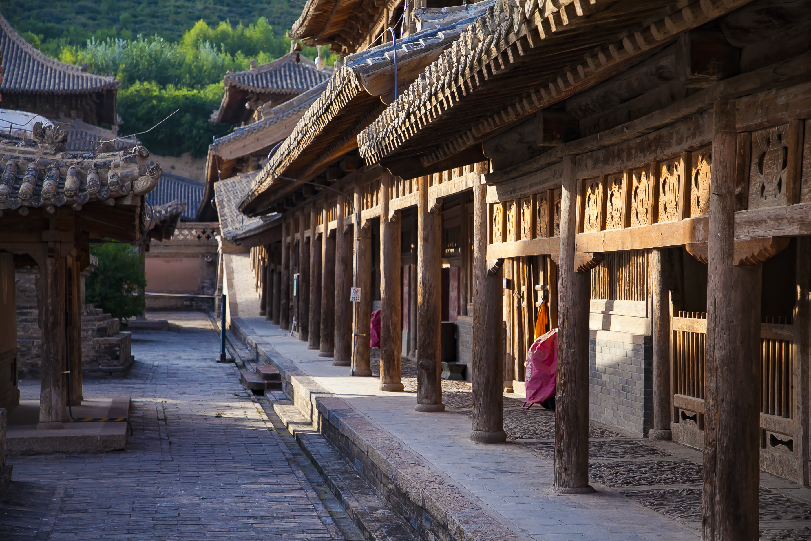 青海有座明朝皇家寺院，朱元璋赐匾额、建文帝在此出家，堪比故宫