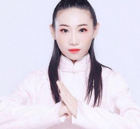 郭德纲女徒弟许鹤丹亲自承认,将在8月23日正式登台献艺_相声