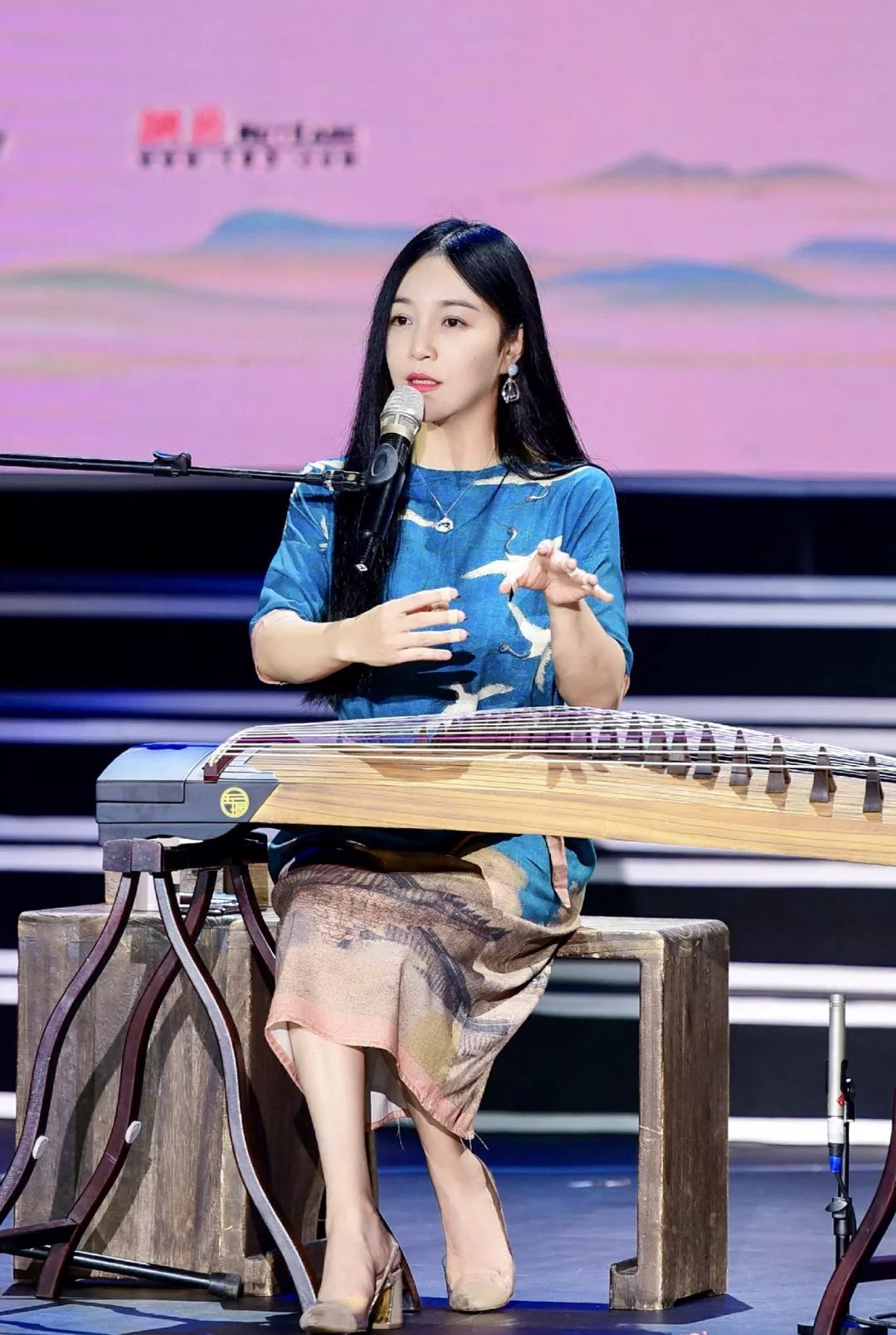 来自海内外的2400多筝友与中央音乐学院袁莎教授及多位青年演奏家