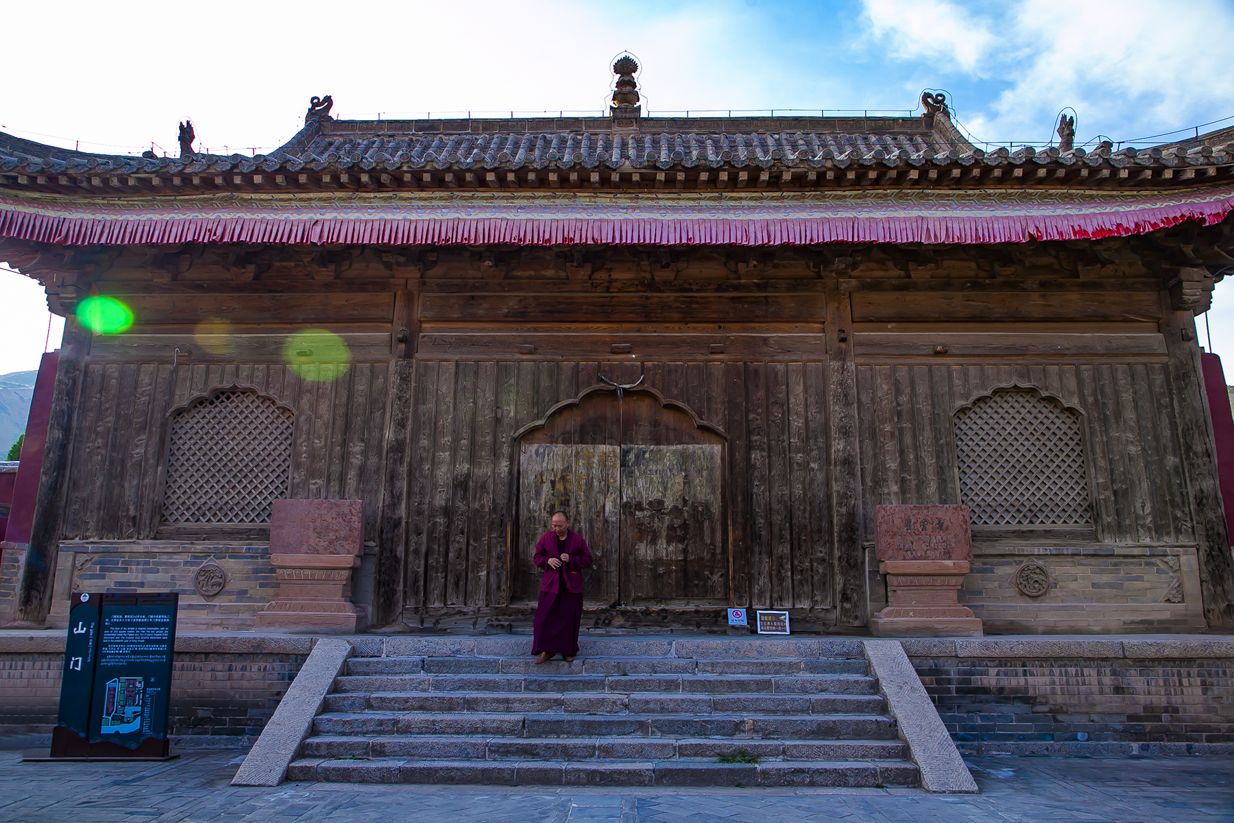 青海有座明朝皇家寺院，朱元璋赐匾额、建文帝在此出家，堪比故宫