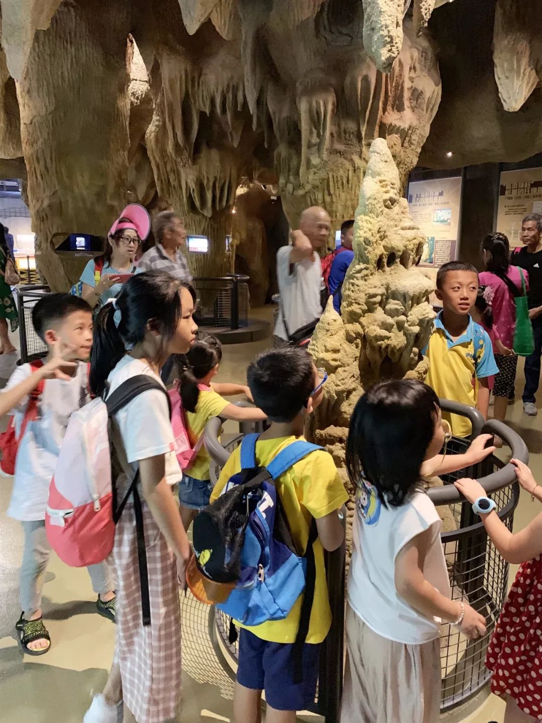 坐上广州有轨电车扑面而来的美地铁博物馆一天游与你度过美好时光