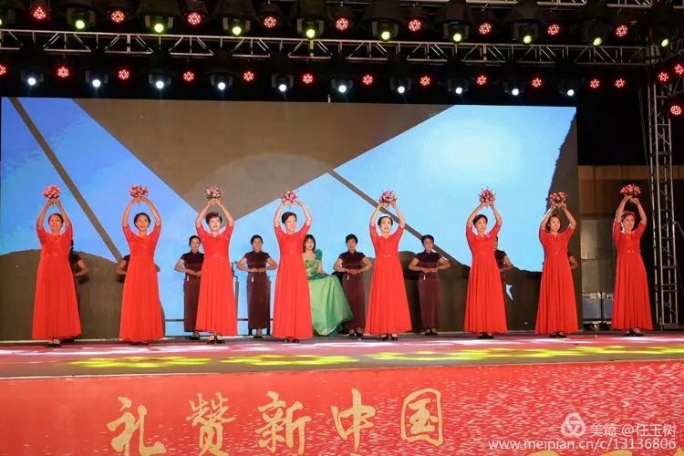 礼赞新中国讴歌新时代我区珠湖家园文化站汇报演出顺利举行