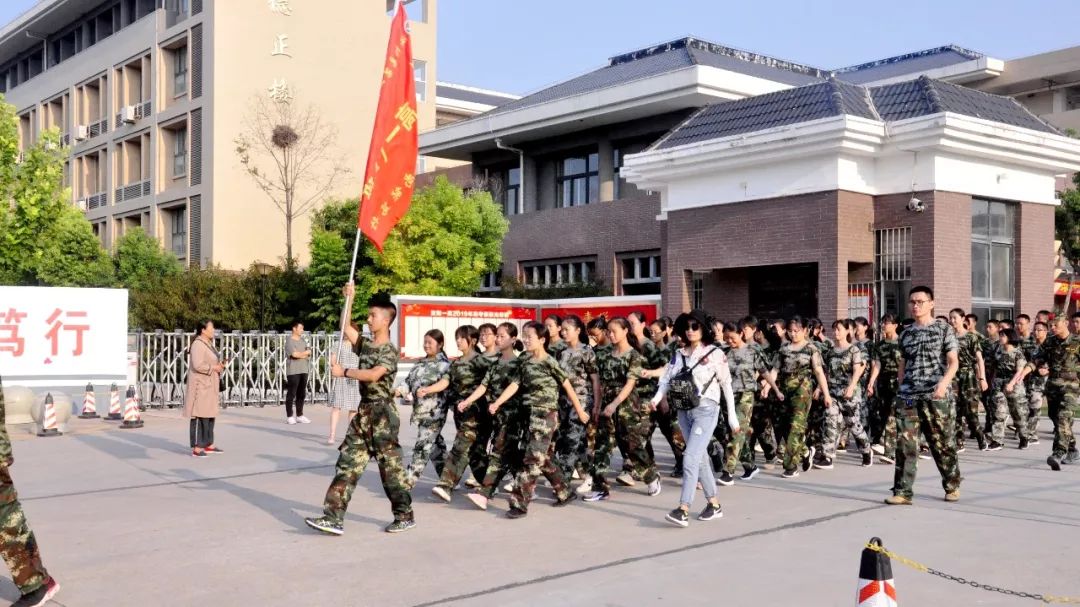 整个行程从汝阳一高出发,到达凤凰山休息点,绕凤凰山森林公园一圈后