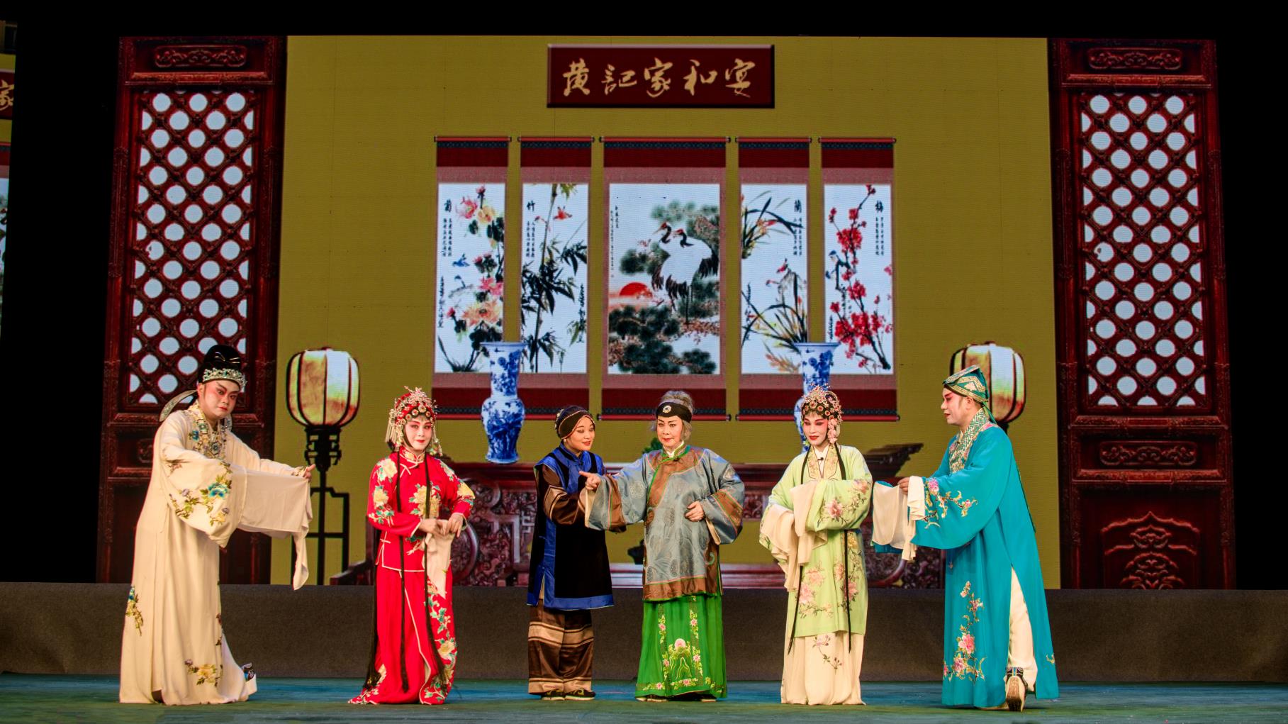 内容丰富,其中8月22日19:30上演《打金枝》,23日19:30上演《婆与媳》