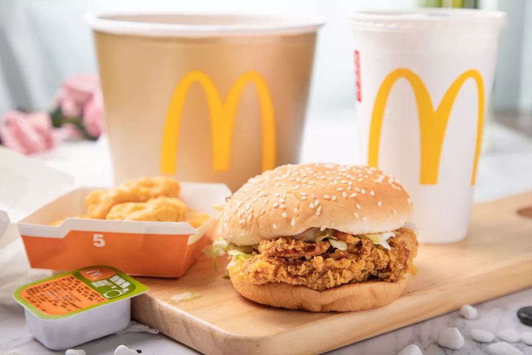 1元1块麦乐鸡左手右手大鸡排麦当劳的吃鸡狂欢周还不安排一下