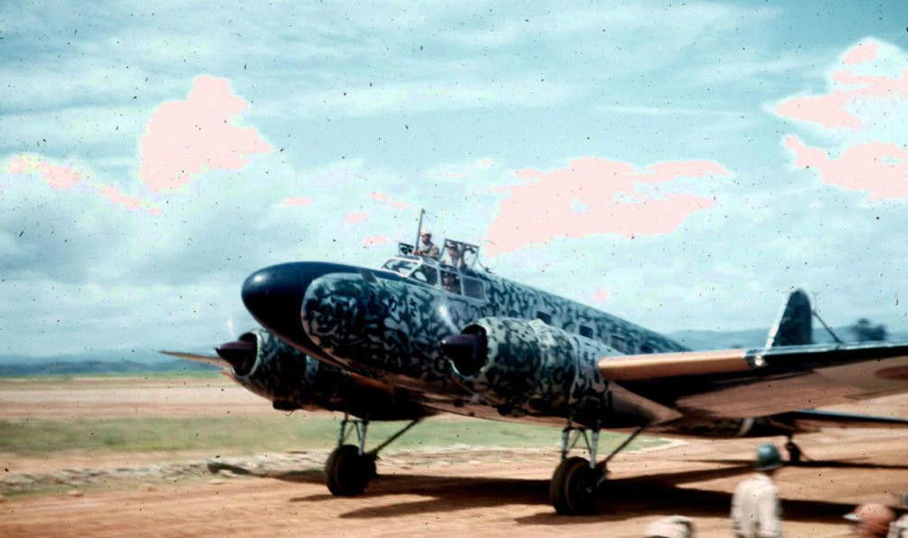 11时15分:载有今井武夫的日军零式运输机专机在一队中国空军的p-51