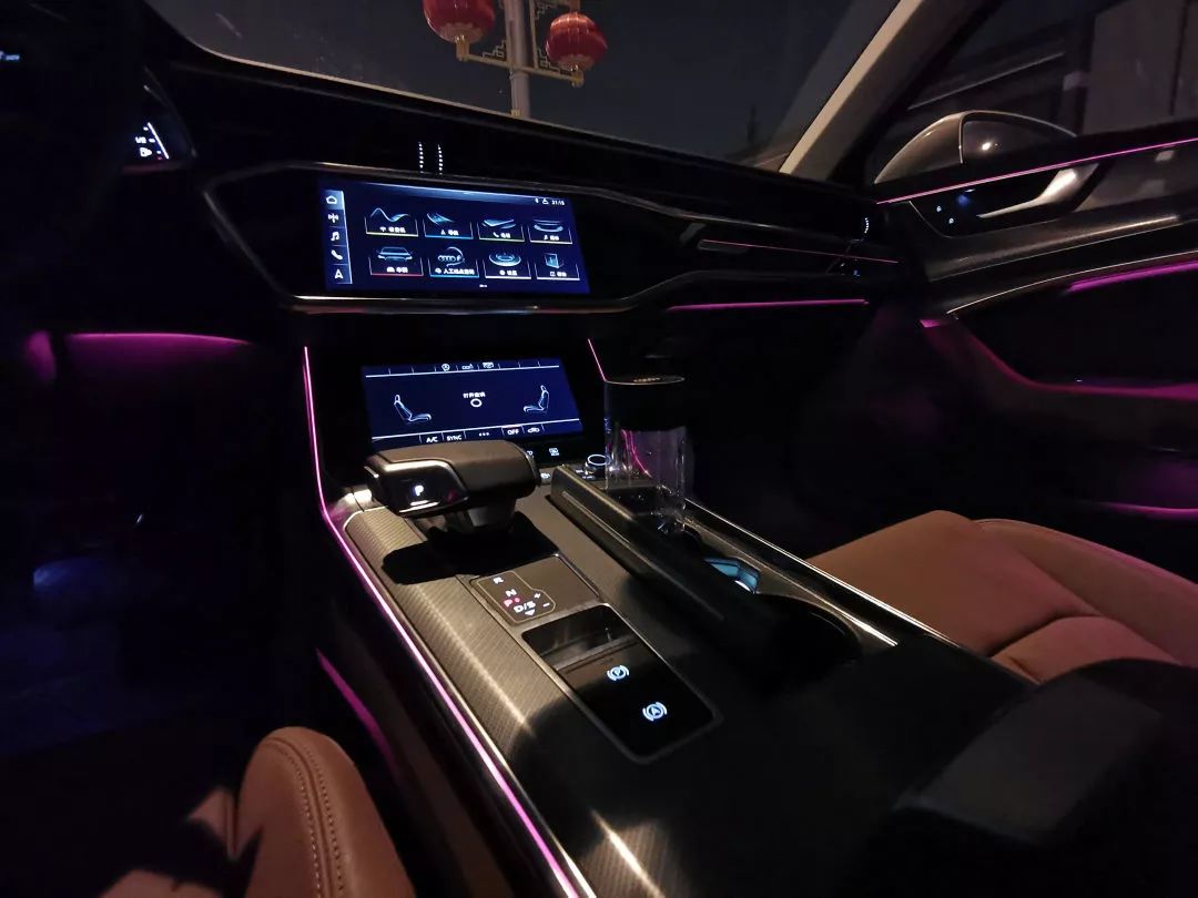 "始于颜值,终于质感"可能说的就是奥迪a6l了