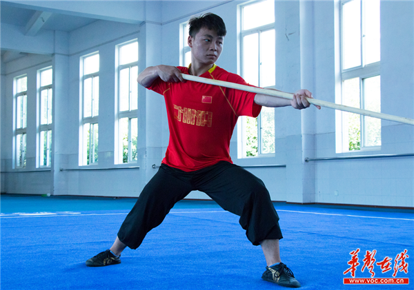 备战全国民族运动会一支年轻的民族武术队伍用汗水浇筑运动员的荣誉