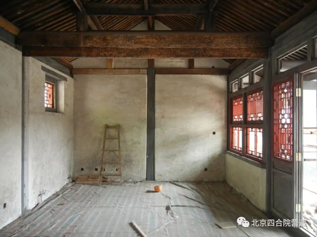 耳房位置院子小厢房门窗细部房子门窗施工作业面院子正房位置项目进入