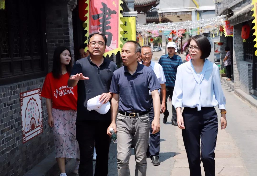 采访团一行深入安丰古街,鲍氏大楼,戈湘岚故居,吴氏家祠,曹尔阶展示馆